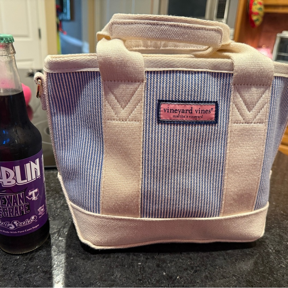Vineyard Vines Blue and Cream Tote - Picture 10 of 11